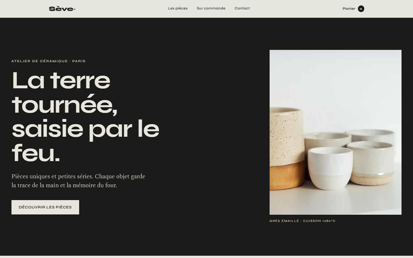 Capture de l'e-shop céramiste : grille de pièces artisanales en grès sur fond chaleureux.